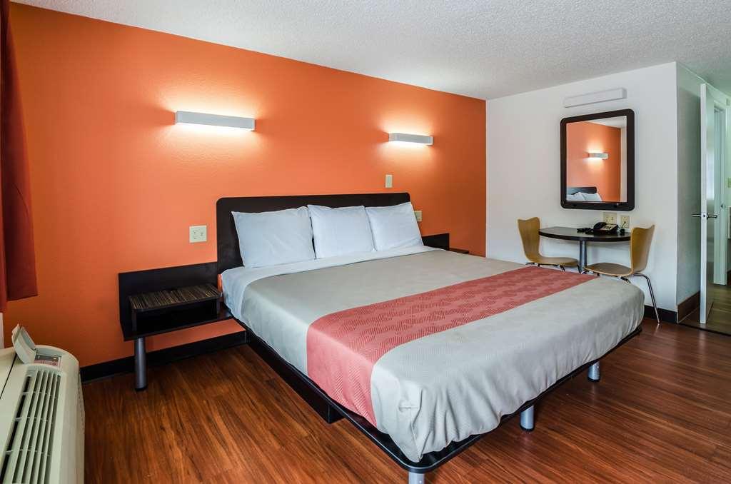 Motel 6 Troutville, Va Номер фото